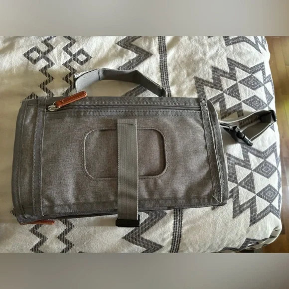 Portable changing pad - Picture 5 of 6